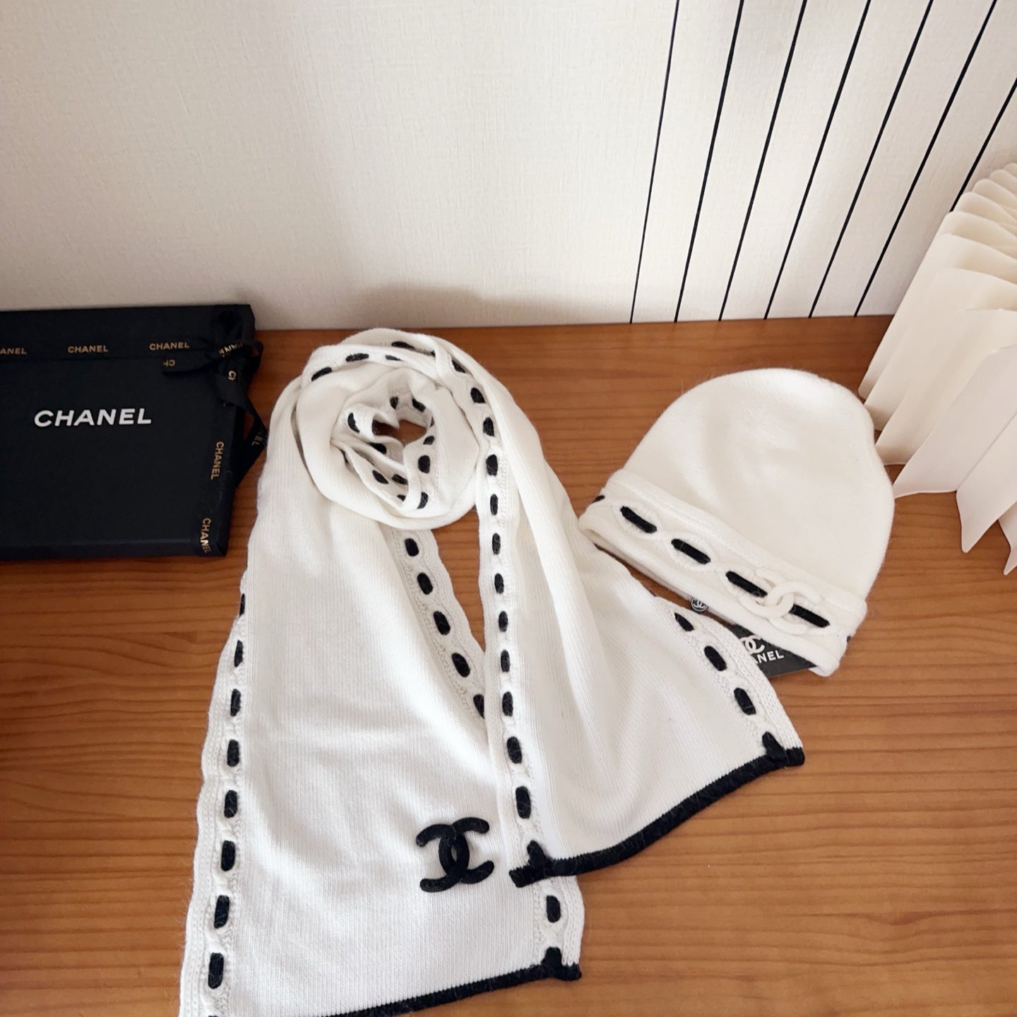 25A scarf and beanie set